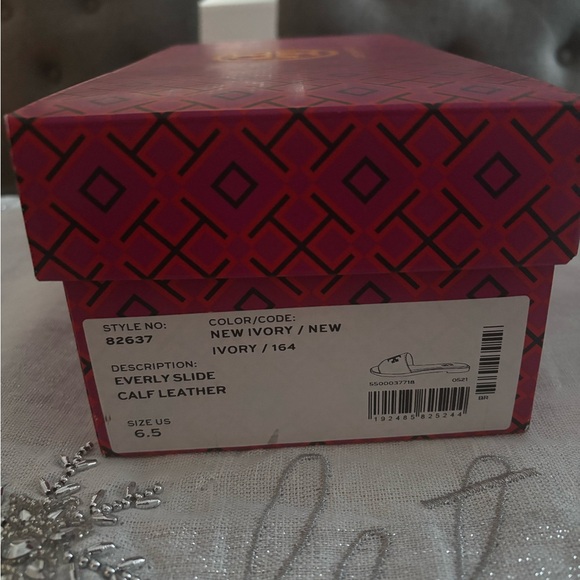 Tory Burch Beige Slide Sandals with Gold Logo - Picture 5 of 7